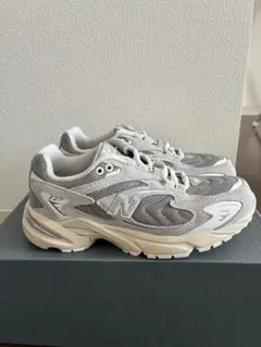 New Balance 725 グレー スニーカー