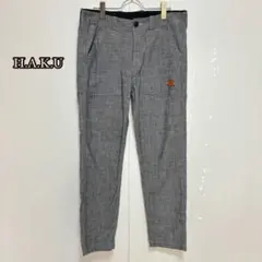 ●美品H.A.K.U カジュアルパンツ グレーM革ラベル　牛革　日本製　刺繍ロゴ