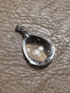 一点物　天然水晶 ペンダントトップ 雫型 内部ライン入り 透明感抜群