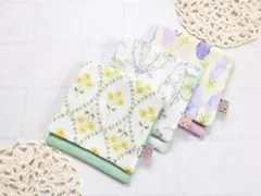 【ハーフハンカチ】小花とリースなど３枚セット