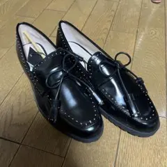 新品タグ付き ZARA スタッズ付きブラックレザーローファー