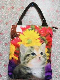 子猫と花のプリント ハンドバッグ