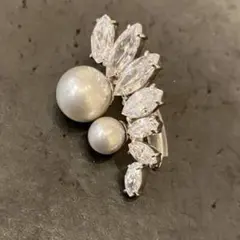 eteパールとクリスタルのイヤーカフ箱のケース付 結婚式、パーティーアクセサリー