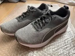 PUMA ランニングシューズ　スニーカーのサムネイル