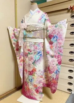 成人式可愛い振袖セット　白　華やかな花柄振袖　髪飾り白　卒業式　結婚式