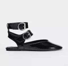 ZARA 黒 アンクルストラップ フラットシューズ