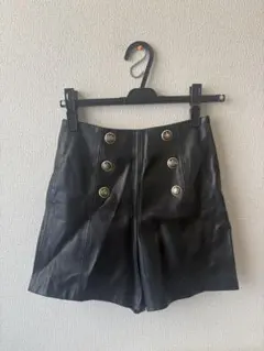ZARA レザーショートパンツ