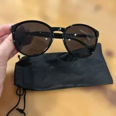 ブラックラウンドサングラス 収納ケース付き