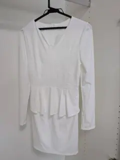 【値引き中】ホワイト ペプラムスタイルドレス 長袖