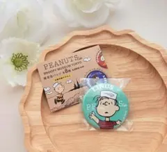 ライナス　缶バッジ　ピーナッツカフェ　スヌーピー ミュージアム