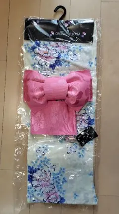 【新品•未使用】 浴衣と作り帯セット 薄クリーム地花柄ゆかた
