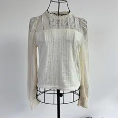 BROWNY STANDARD　長袖トップス Fサイズ 透け感レースのサムネイル
