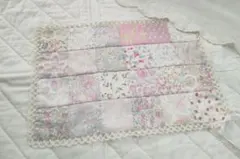 ＊ハンドメイド＊リバティプリントのパッチワーククロス＊レース縁編み