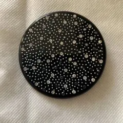 ストーン装飾 ブラック 円形ブローチ
