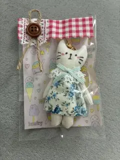 ハンドメイド 猫のぬいぐるみ キーホルダーのサムネイル