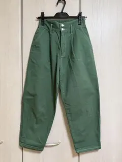 グリーン カジュアルパンツ