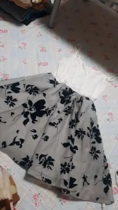 花柄ワンピースのサムネイル