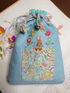 【352】刺繍ウサギの水色巾着袋