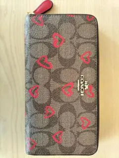 Coach ハート柄 長財布【期間限定】