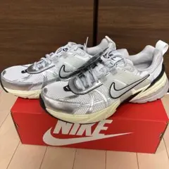 【新品・タグ付き】NIKE ナイキ / WMNS V2K RUN