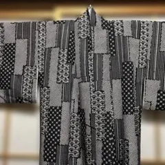 a*a様 黒と白の幾何学模様小紋着物、粋なデザイン、美品、新品、ポリエステル化繊