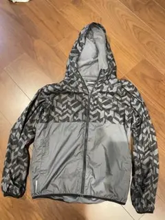 年始特価PUMA グレー 幾何学模様 ウィンドブレーカー ブラック　黒