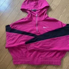 NIKE パーカー　ショート丈レディース　ピンク