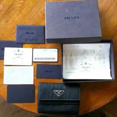 PRADAの折り畳み財布！送料込み！