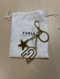 FURLA キーホルダー 星 アーチロゴ ゴールド