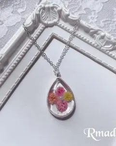 レジン 可愛いお花のネックレス シルバー
