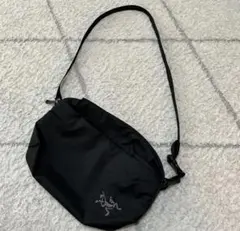 ARC'TERYX ショルダーバッグ ブラックのサムネイル