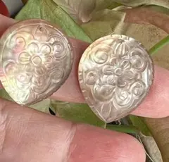 ブラウンマザーオブパール　水晶　ダブレット　フラワーカービング　14kgfピアス