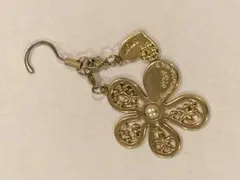 お花の形で可愛い　サマンサタバサ フラワーモチーフ ストラップ バッグチャーム