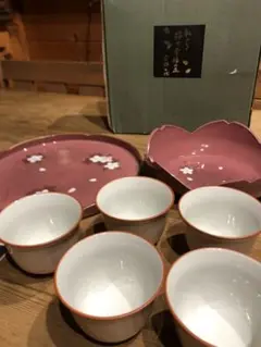 【新品】 宇野千代　　桜模様 湯飲み　お盆　お菓子入　７点セット