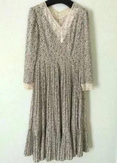 花柄Vネック長袖ワンピース✴肩パット付　✴昭和レトロ