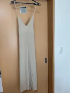 ベージュ Vネック キャミワンピース