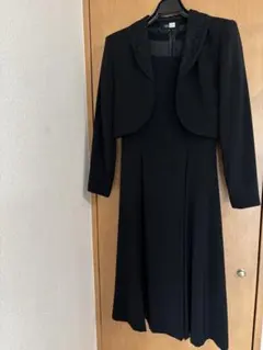 ソワールべニール　レディース礼服　レース襟付き
