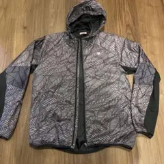 ニューバランスウィンドブレーカー