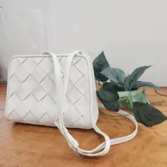ADAM ET ROPEホワイト 編み込み ショルダーバッグのサムネイル