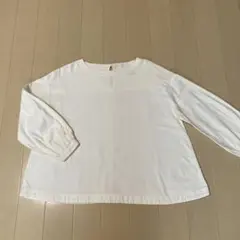 無印良品　白　トップスのサムネイル