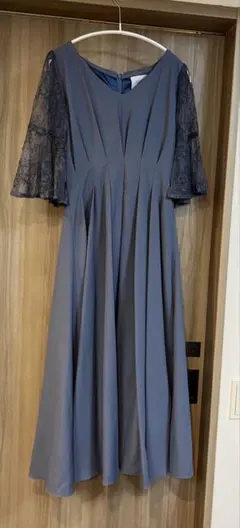 ブルーグレー レース袖 フレアドレス