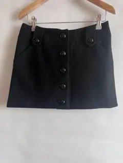 黒 ボタン付きミニ台形スカート