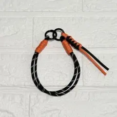 パラコード ハンドストラップ 2WAY（オレンジ×ブラック）キーリング チャーム