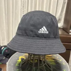adidas アディダス　ブラック　バケットハット　刺繍