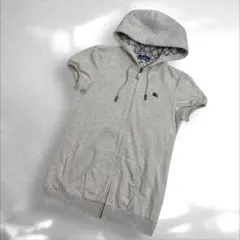 バーバリーブルーレーベル　フード付ジップアップパーカー　半袖ホースロゴ38（B2