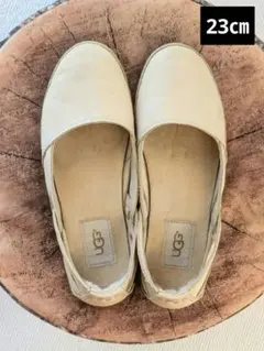 おすすめ【UGG】アイボリー フラットシューズ 23㎝【値下げ不可】