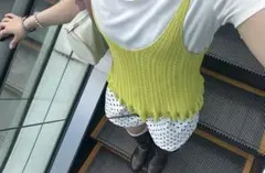 ZARA ニットベスト ライムグリーン フリルヘムのサムネイル