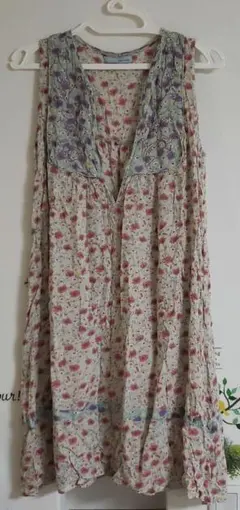 花柄刺繍ノースリーブトップス　レーヨン100％　森ガールのサムネイル