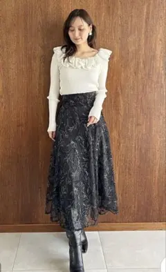 SNIDEL　エンブロイダリースカート