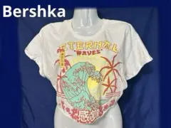 Bershka バックオープンショート丈Tシャツ　日本語ロゴのサムネイル